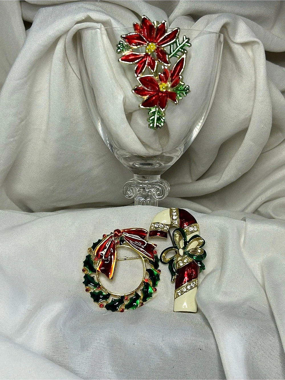 Holiday Brooch Set in Red & Green Like New